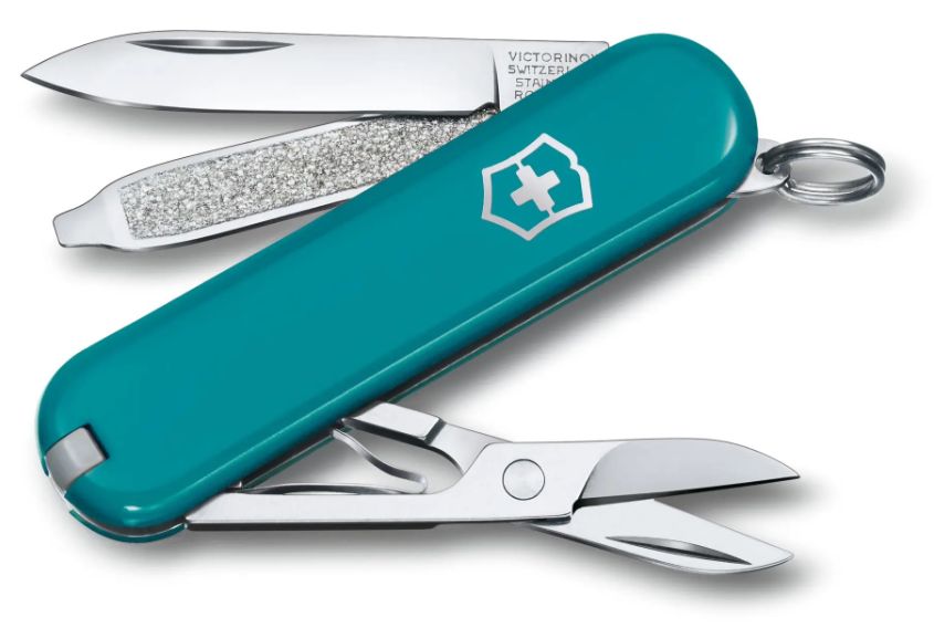 VICTORINOX CLASSIC SD IN MOUNTAIN LAKE